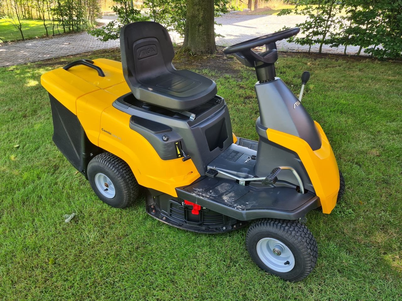 Sitzrasenmäher van het type Stiga combi 1066 HQ, Gebrauchtmaschine in Lierop (Foto 3)