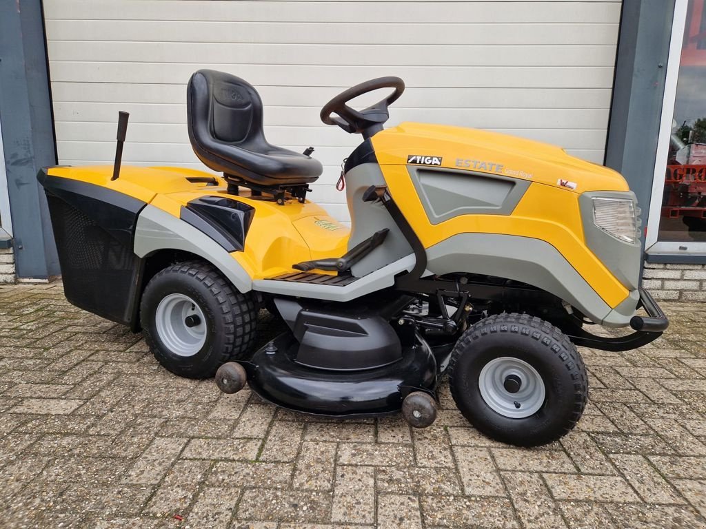 Sitzrasenmäher des Typs Stiga ESTATE ROYAL, Gebrauchtmaschine in MARIENHEEM (Bild 1)