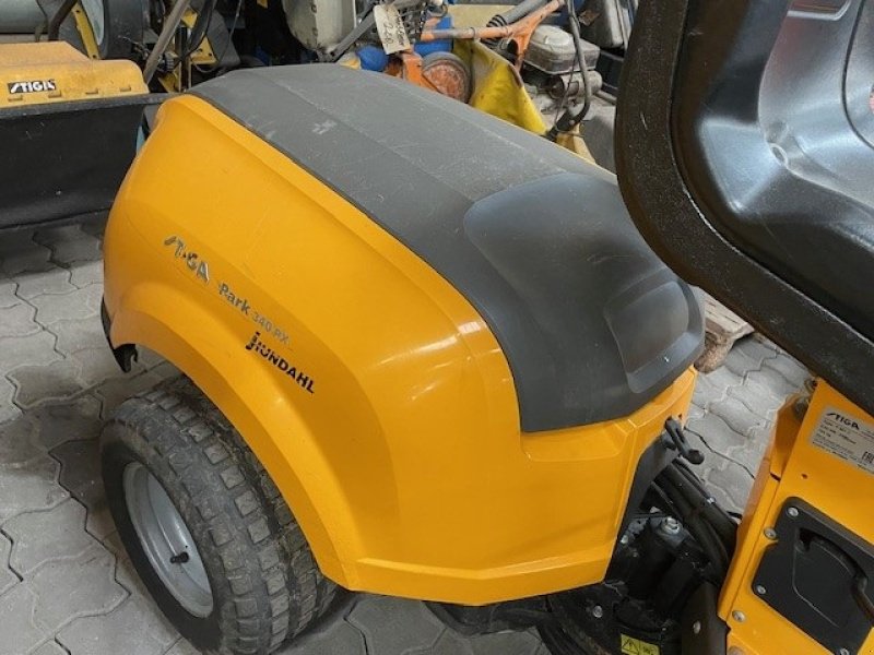 Sitzrasenmäher typu Stiga PARK 340PX 105 COMBI, Gebrauchtmaschine v Thisted (Obrázek 2)