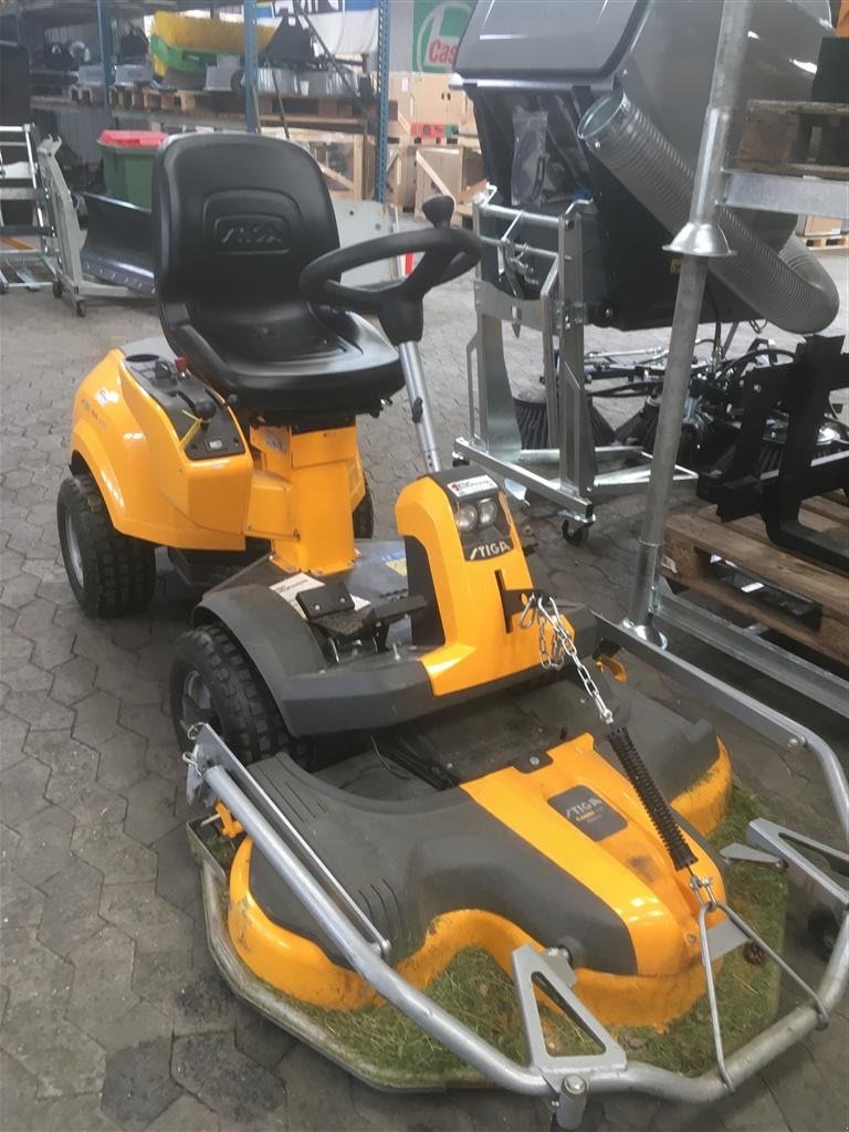 Sitzrasenmäher des Typs Stiga PARK 740 PWX, Gebrauchtmaschine in Helsinge (Bild 1)
