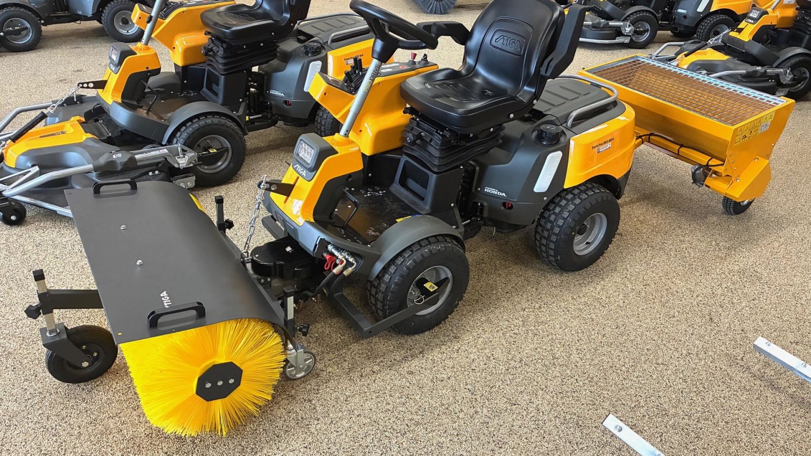 Sitzrasenmäher des Typs Stiga Park PRO 900 AWX, Gebrauchtmaschine in Tinglev (Bild 2)