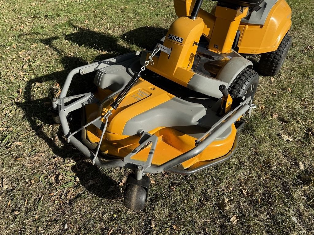 Sitzrasenmäher van het type Stiga park Silent frontmaaier / zitmaaier, Gebrauchtmaschine in Neer (Foto 10)