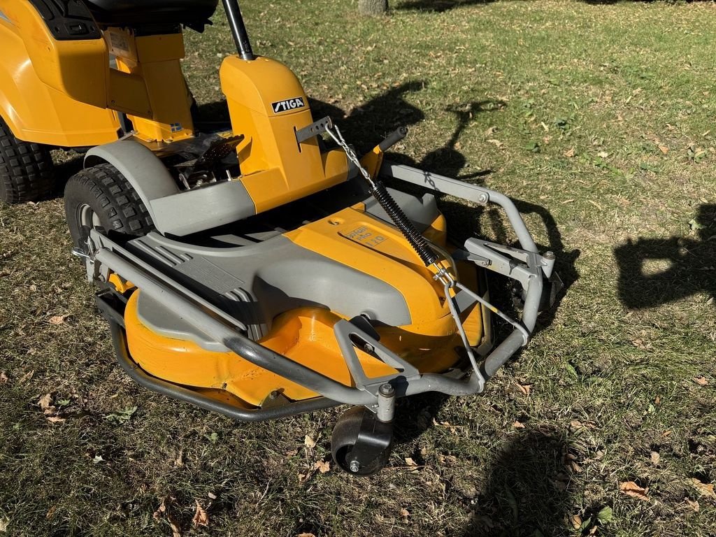 Sitzrasenmäher van het type Stiga park Silent frontmaaier / zitmaaier, Gebrauchtmaschine in Neer (Foto 4)