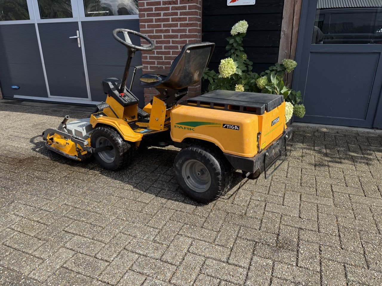 Sitzrasenmäher van het type Stiga Park, Gebrauchtmaschine in Klarenbeek (Foto 4)