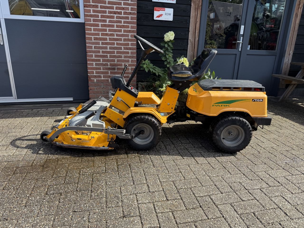 Sitzrasenmäher van het type Stiga Park, Gebrauchtmaschine in Klarenbeek (Foto 3)