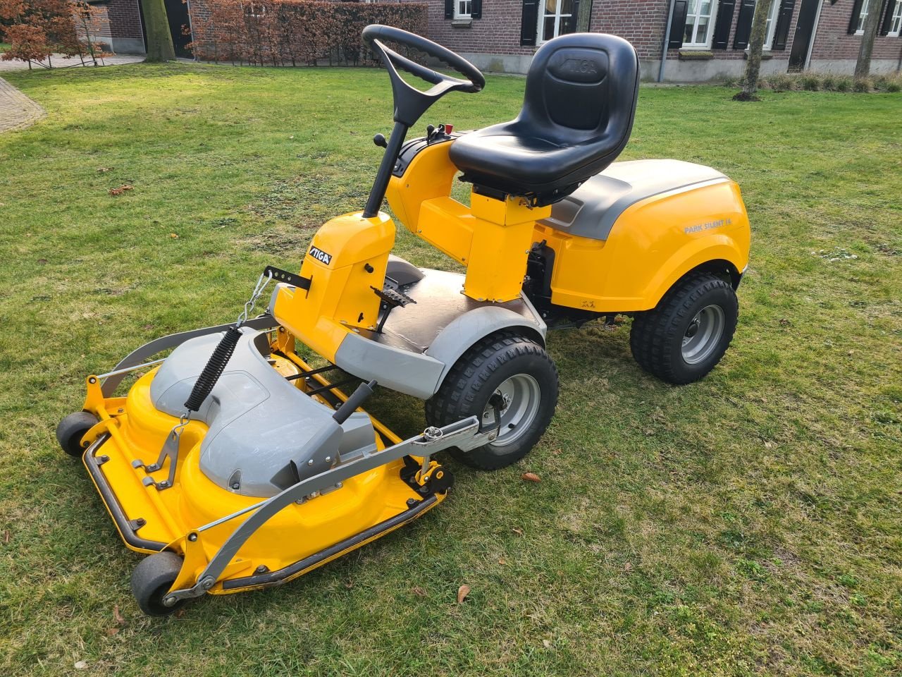 Sitzrasenmäher za tip Stiga Park, Gebrauchtmaschine u Lierop (Slika 1)