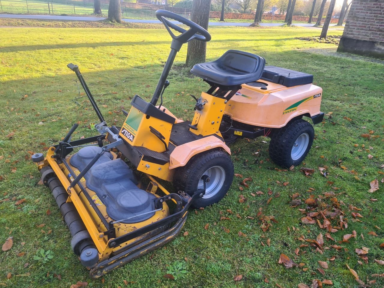 Sitzrasenmäher tip Stiga Park, Gebrauchtmaschine in Lierop (Poză 1)