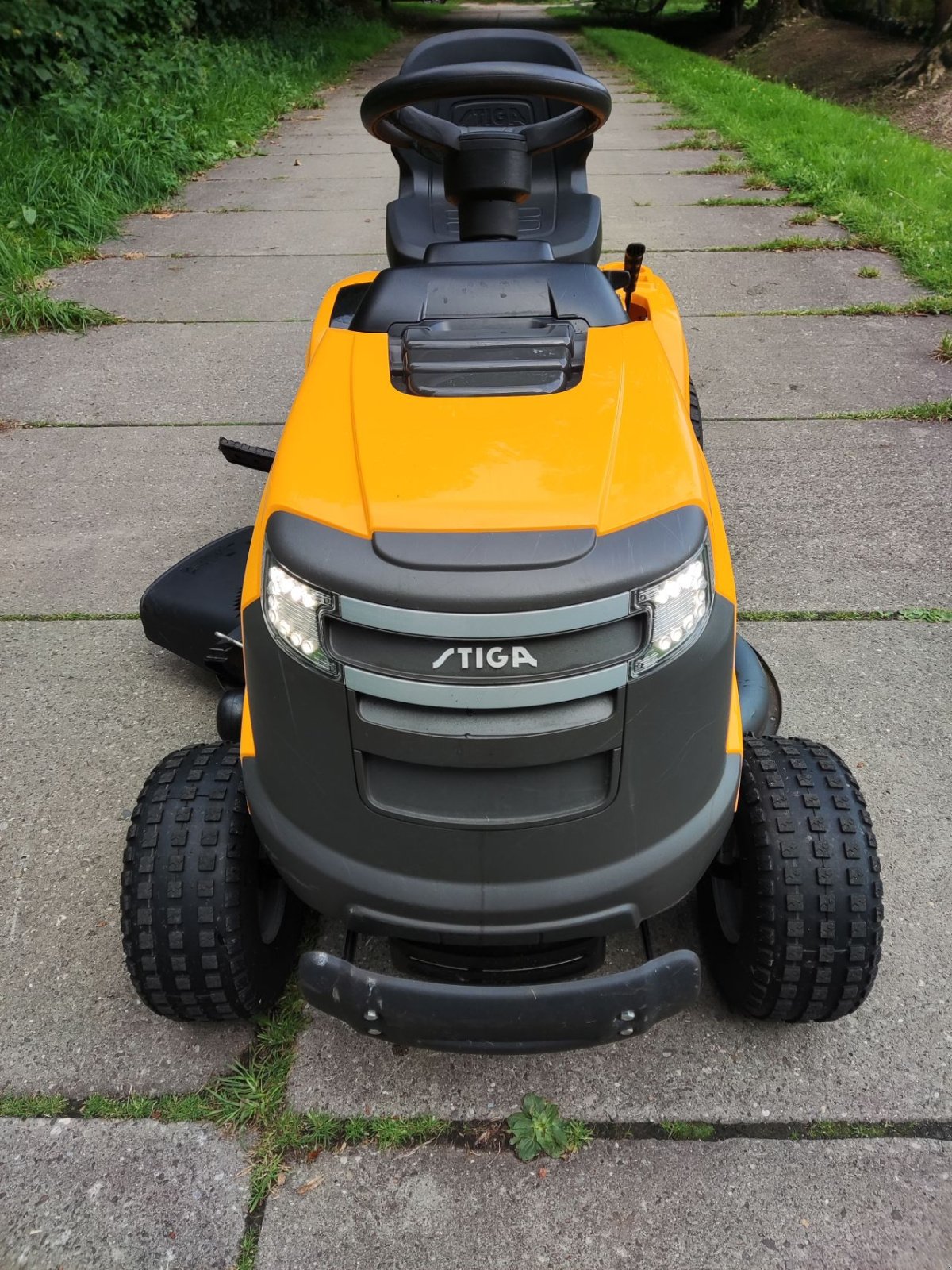 Sitzrasenmäher от тип Stiga Tornado 3098H, Gebrauchtmaschine в Klarenbeek (Снимка 2)