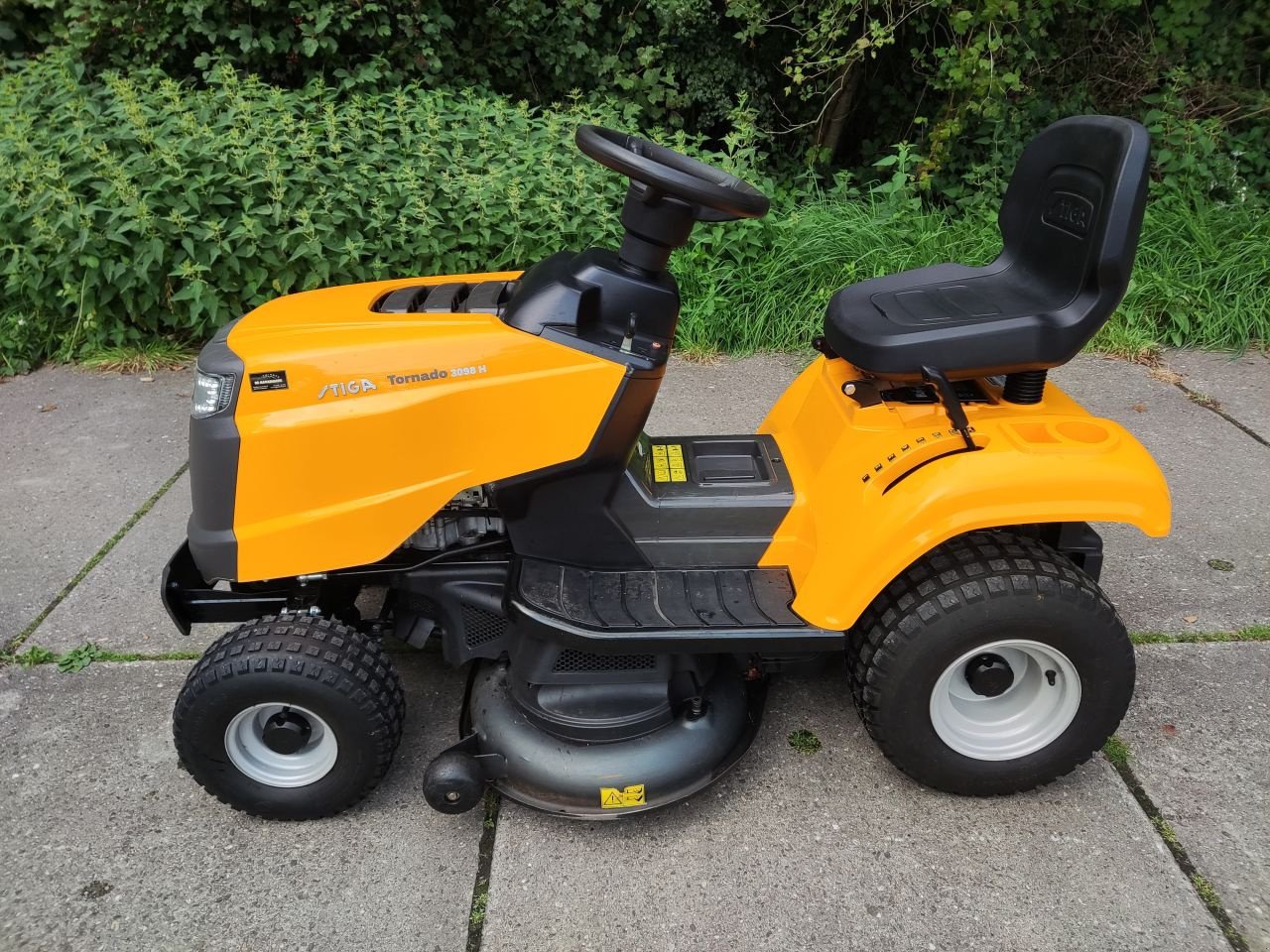 Sitzrasenmäher от тип Stiga Tornado 3098H, Gebrauchtmaschine в Klarenbeek (Снимка 1)