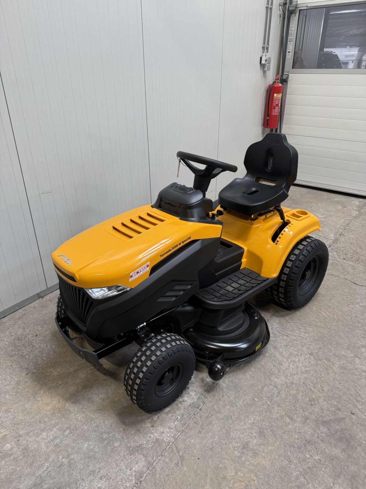 Sitzrasenmäher del tipo Stiga Tornado, Gebrauchtmaschine en Wadenoijen (Imagen 2)