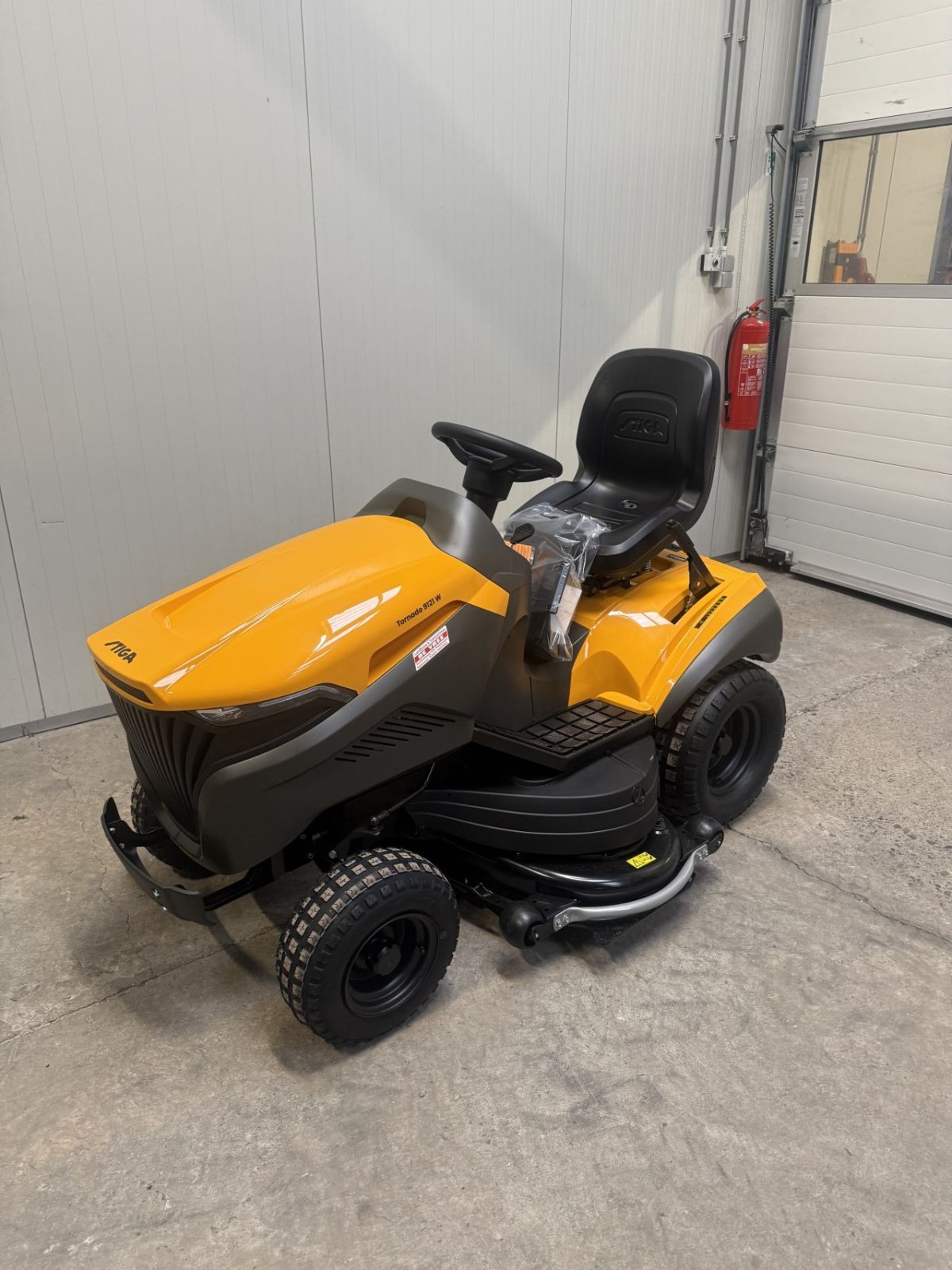 Sitzrasenmäher del tipo Stiga Tornado, Gebrauchtmaschine en Wadenoijen (Imagen 2)