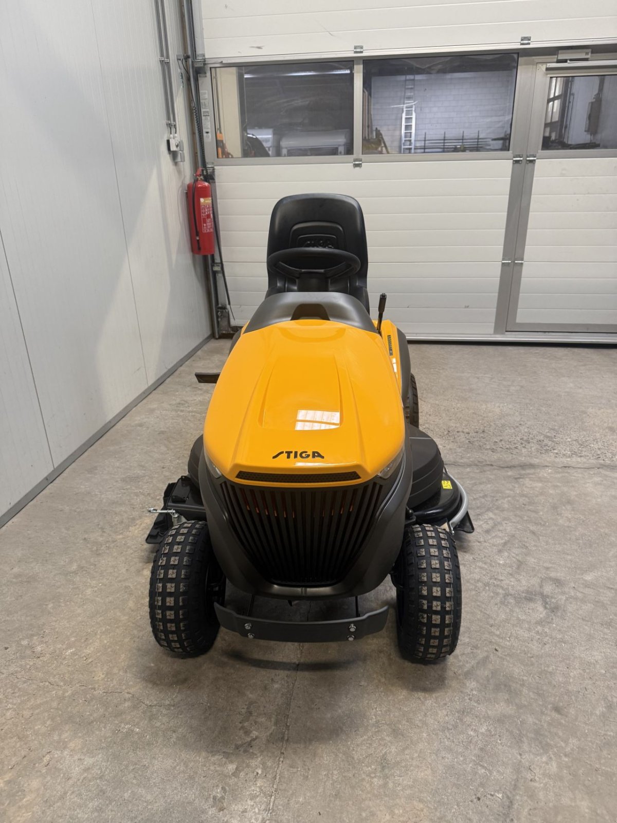 Sitzrasenmäher del tipo Stiga Tornado, Gebrauchtmaschine en Wadenoijen (Imagen 3)