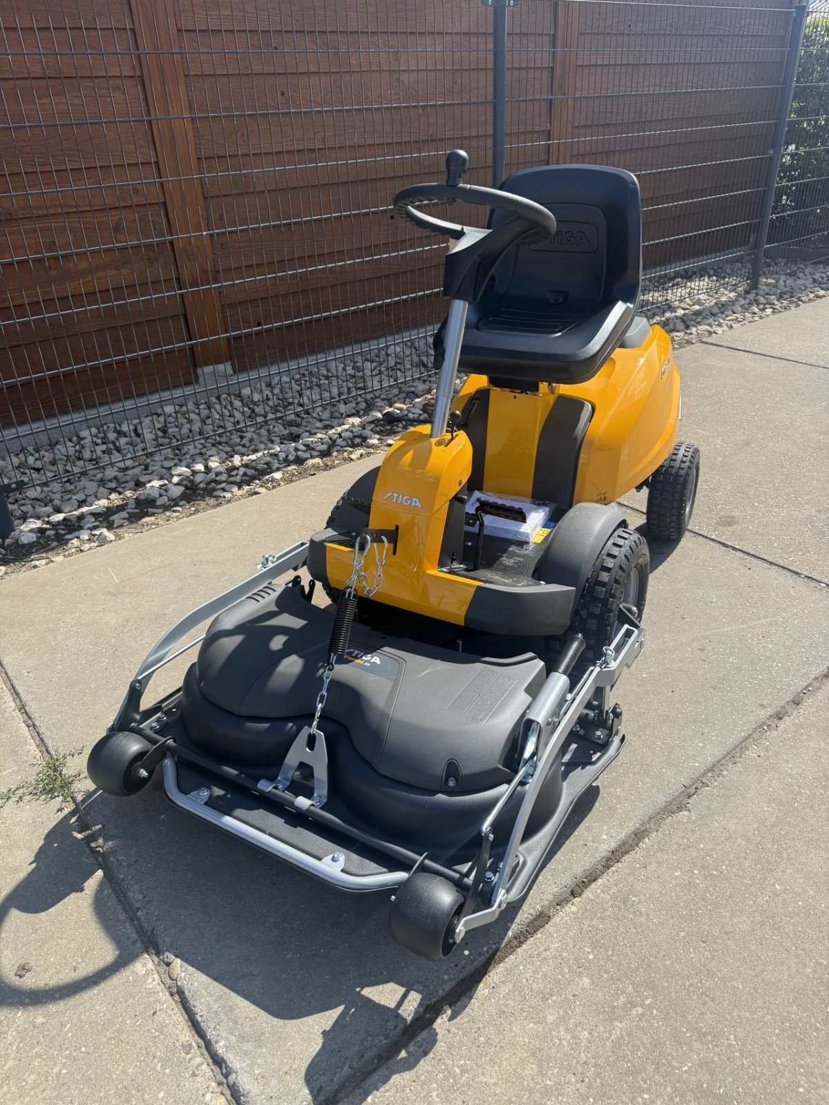Sitzrasenmäher van het type Stiga Villa, Gebrauchtmaschine in Wadenoijen (Foto 3)