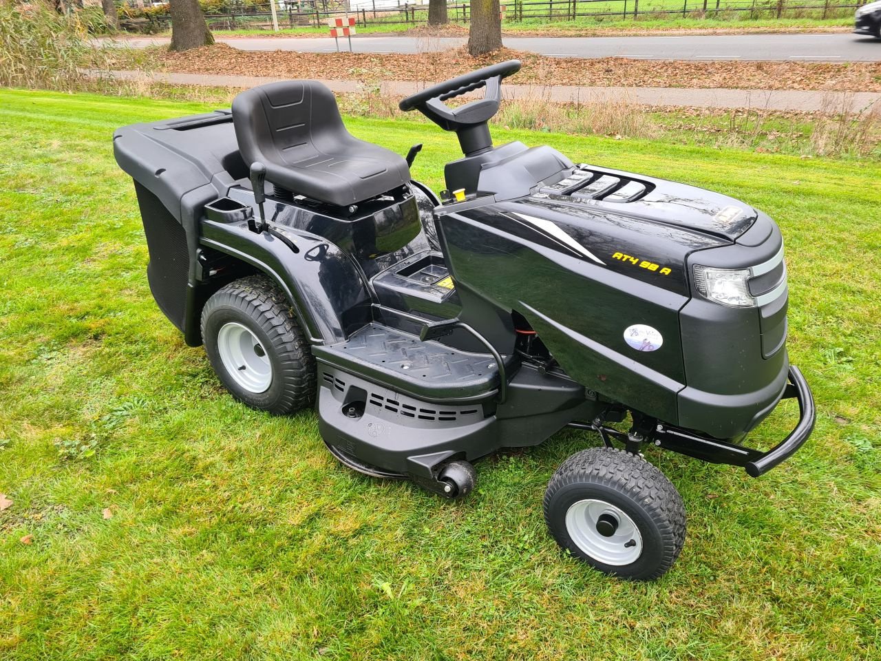 Sitzrasenmäher des Typs Stiga Villa, Gebrauchtmaschine in Lierop (Bild 4)