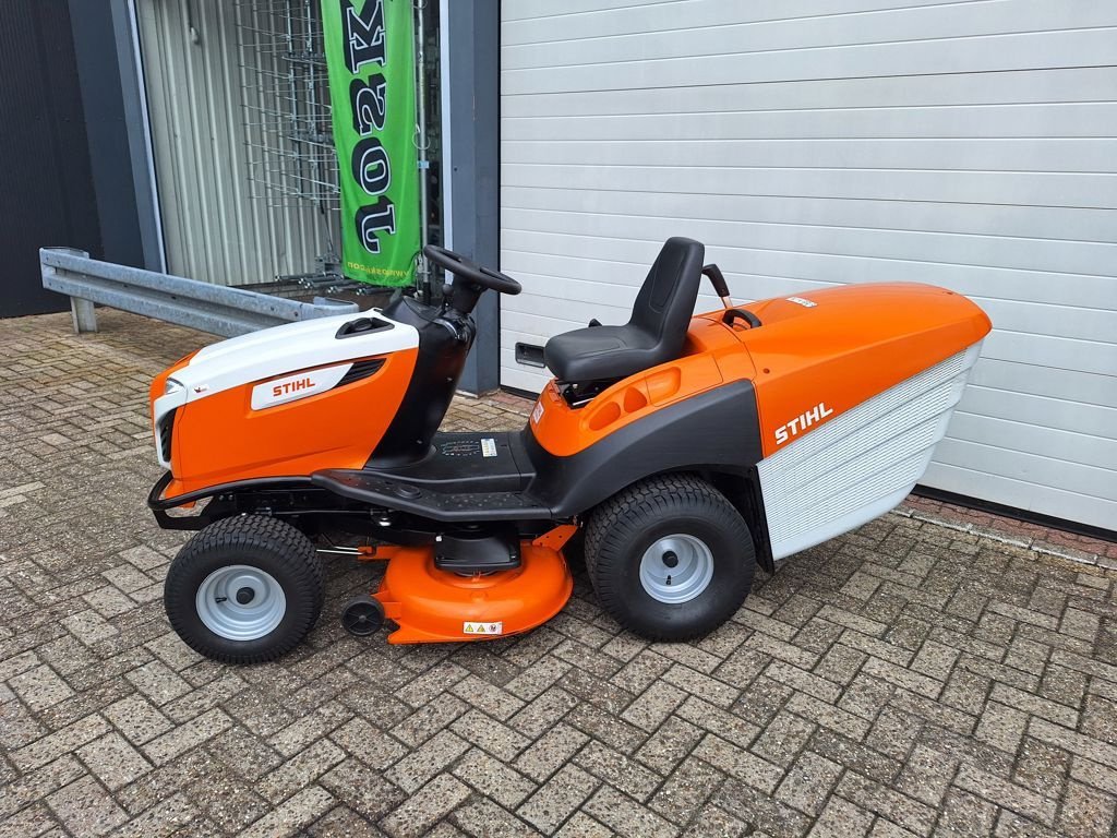 Sitzrasenmäher des Typs Stihl RT 6112.1 ZL, Gebrauchtmaschine in MARIENHEEM (Bild 2)