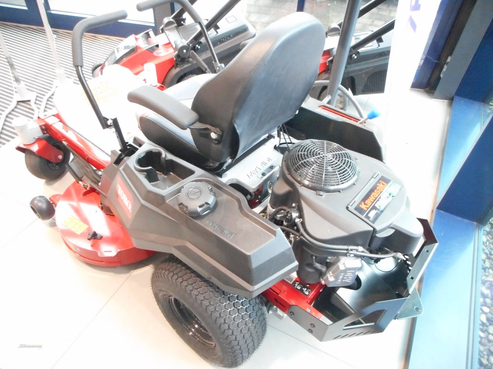 Sitzrasenmäher des Typs Toro Time Cutter MR 4275 T, Neumaschine in Wörnitz (Bild 3)