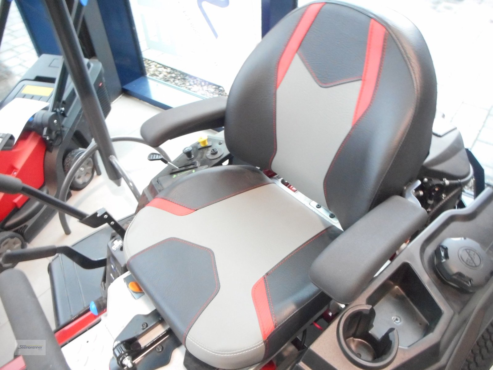 Sitzrasenmäher des Typs Toro Time Cutter MR 4275 T, Neumaschine in Wörnitz (Bild 5)