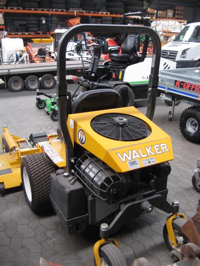 Sitzrasenmäher of the type Walker H24d Fabriksnyt 64" klippebord, Gebrauchtmaschine in Glamsbjerg (Picture 3)