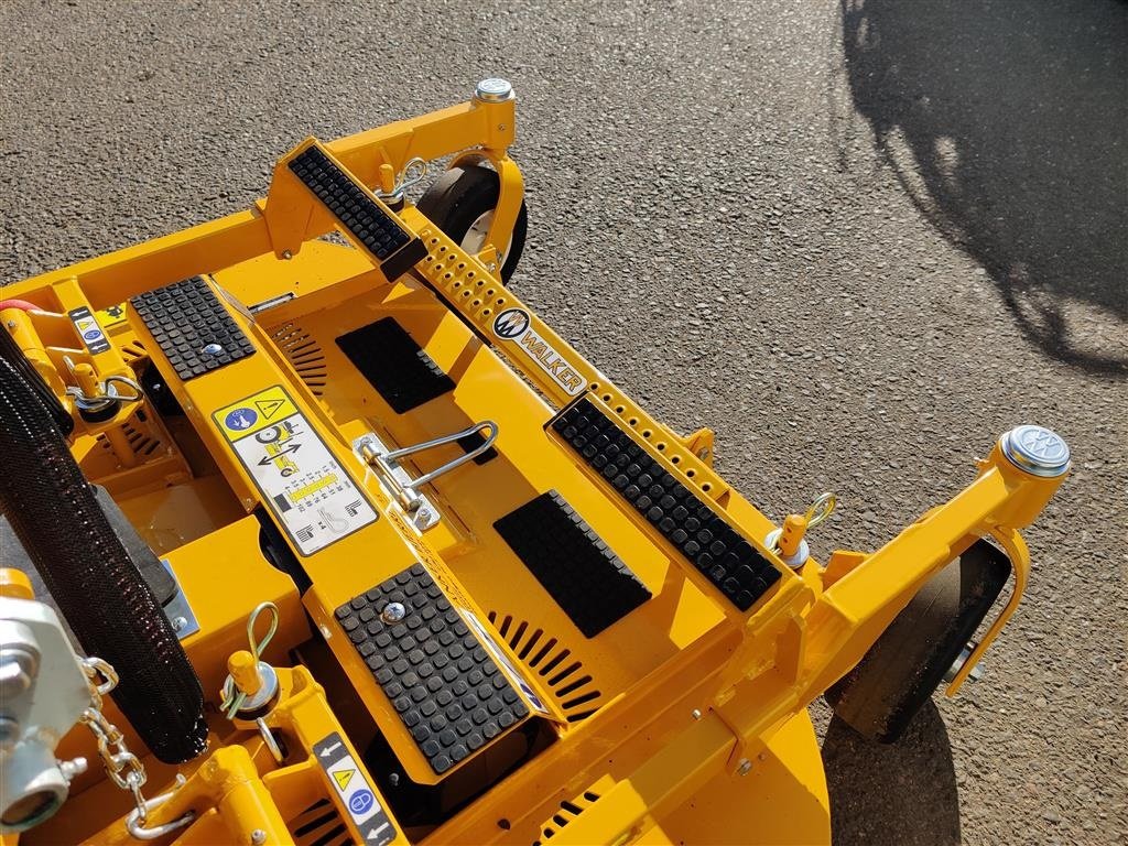 Sitzrasenmäher van het type Walker T27i 107cm klippebord, Gebrauchtmaschine in Holstebro (Foto 5)