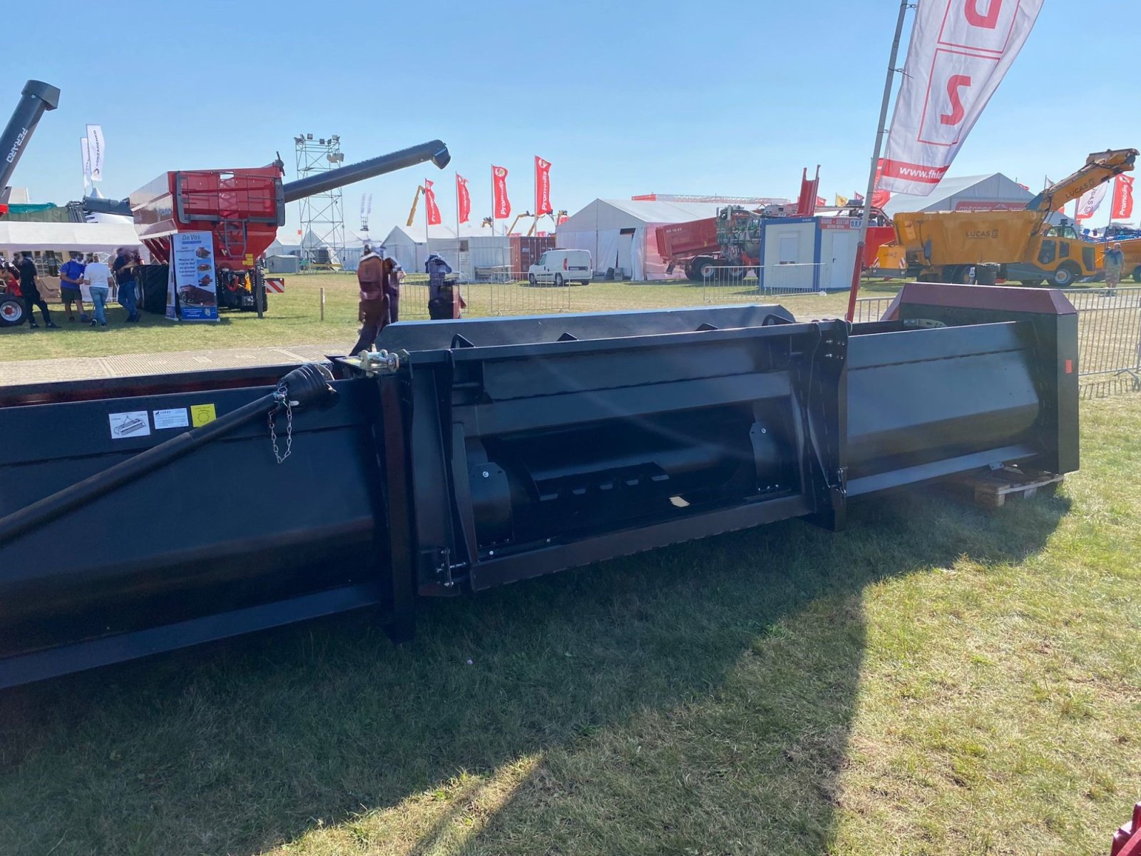 Sonnenblumenschneidwerk des Typs Lupus Sonnenblumenvorsatz / sunflower harvester, Neumaschine in Michałowo (Bild 11)
