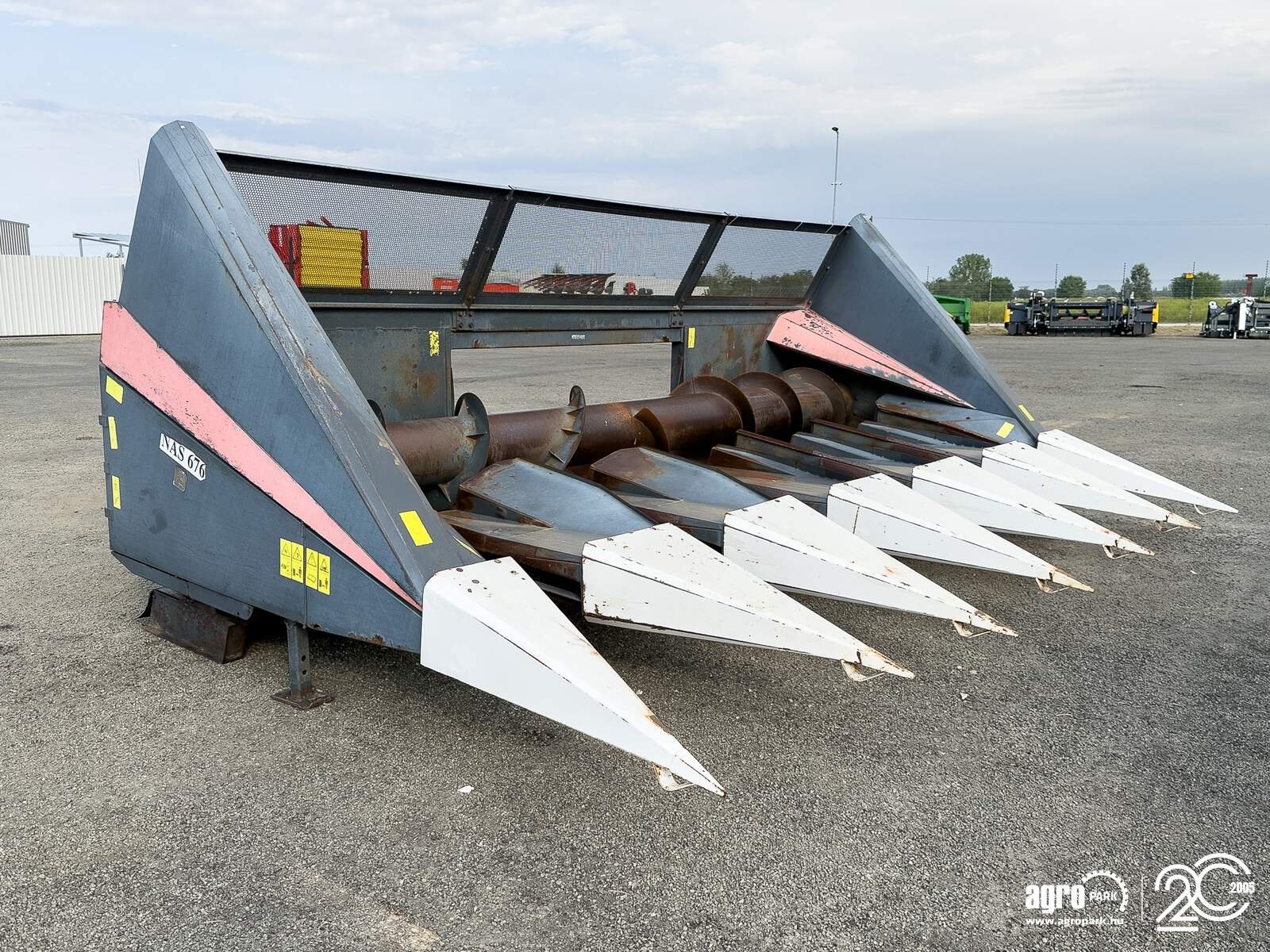 Sonnenblumenschneidwerk от тип NAS 676 Z 6 row sunflower header with chopper for JD combines, with 75 cm row spacing, Gebrauchtmaschine в Csengele (Снимка 2)