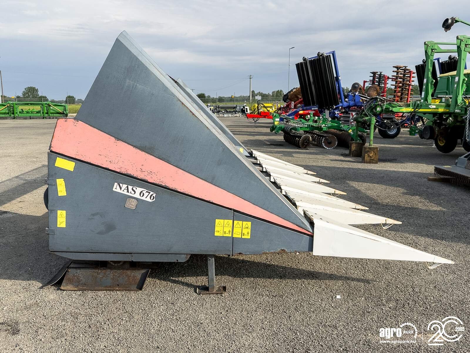 Sonnenblumenschneidwerk от тип NAS 676 Z 6 row sunflower header with chopper for JD combines, with 75 cm row spacing, Gebrauchtmaschine в Csengele (Снимка 8)