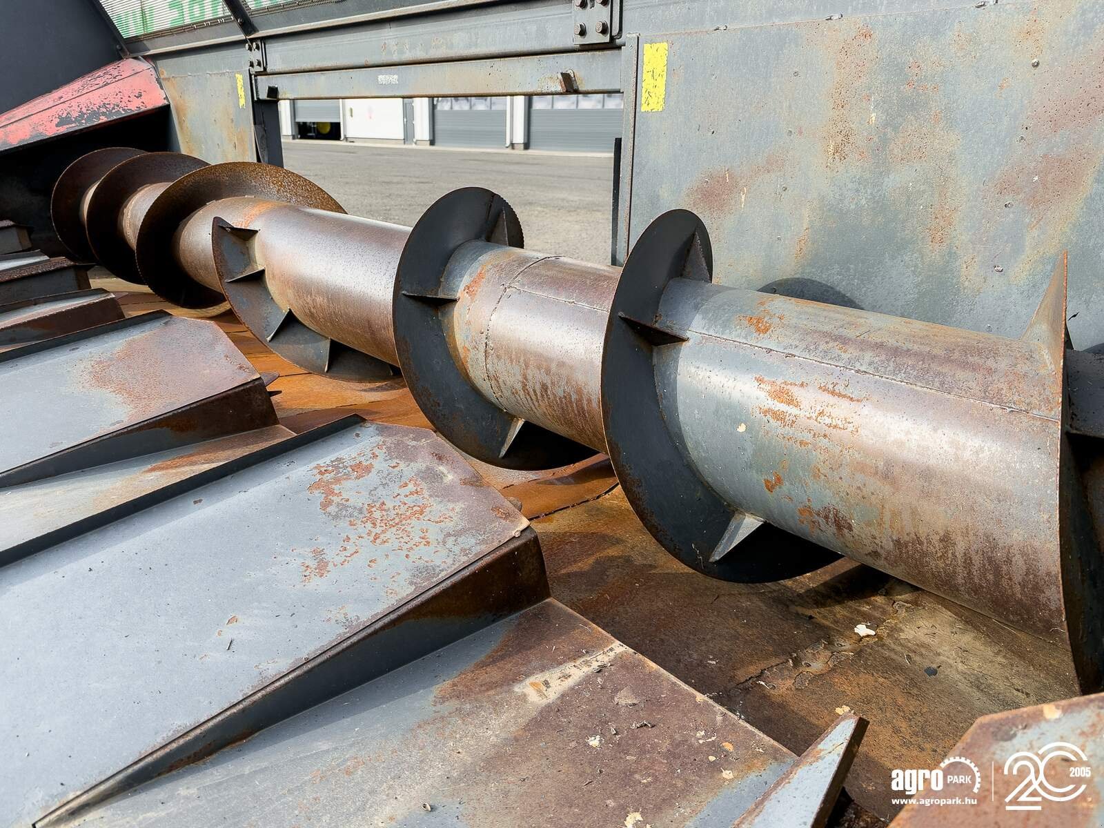 Sonnenblumenschneidwerk от тип NAS 676 Z 6 row sunflower header with chopper for JD combines, with 75 cm row spacing, Gebrauchtmaschine в Csengele (Снимка 17)