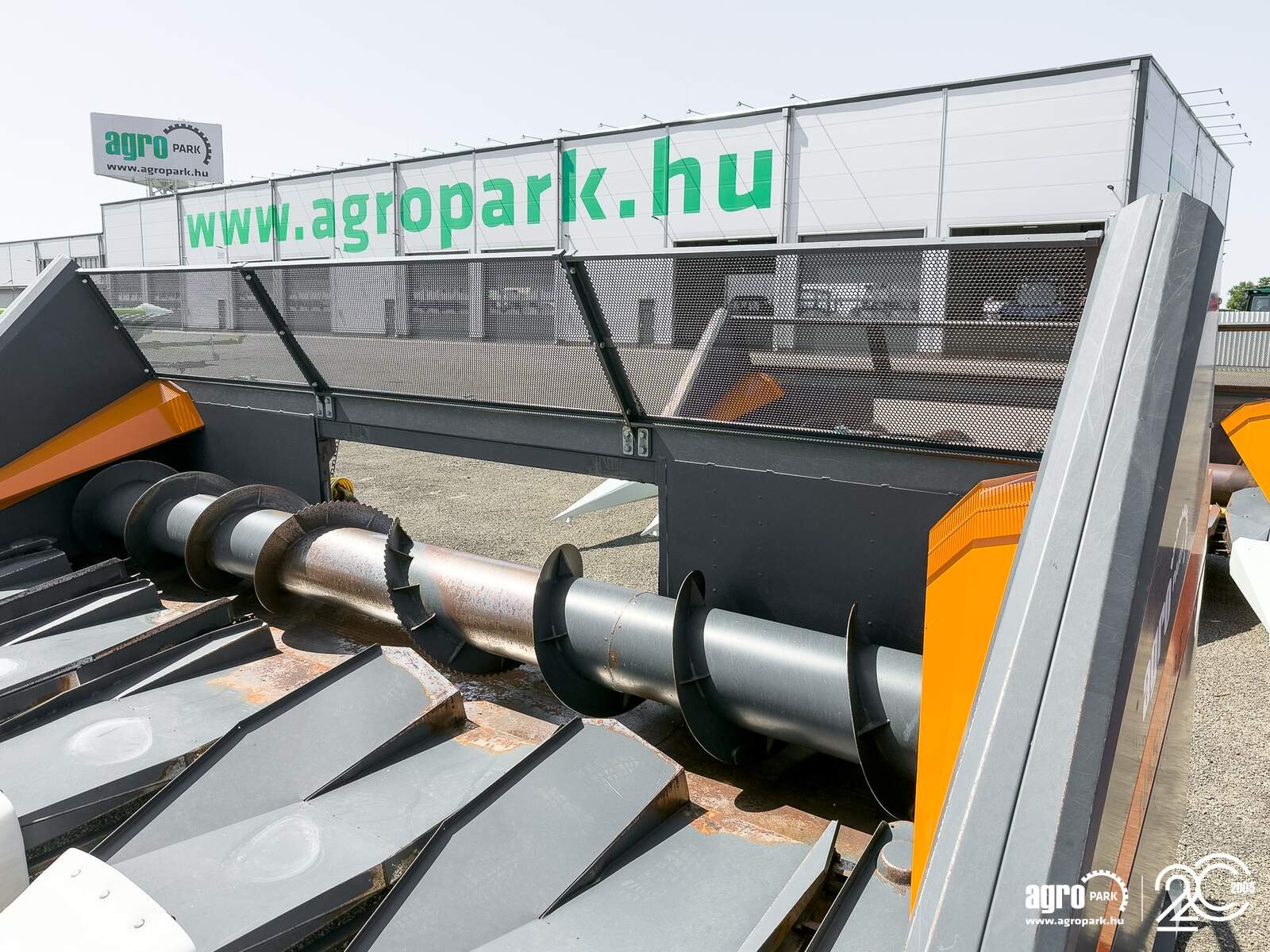 Sonnenblumenschneidwerk του τύπου NAS 676 Z sunflower header, with chopper for John Deere combines, Gebrauchtmaschine σε Csengele (Φωτογραφία 18)