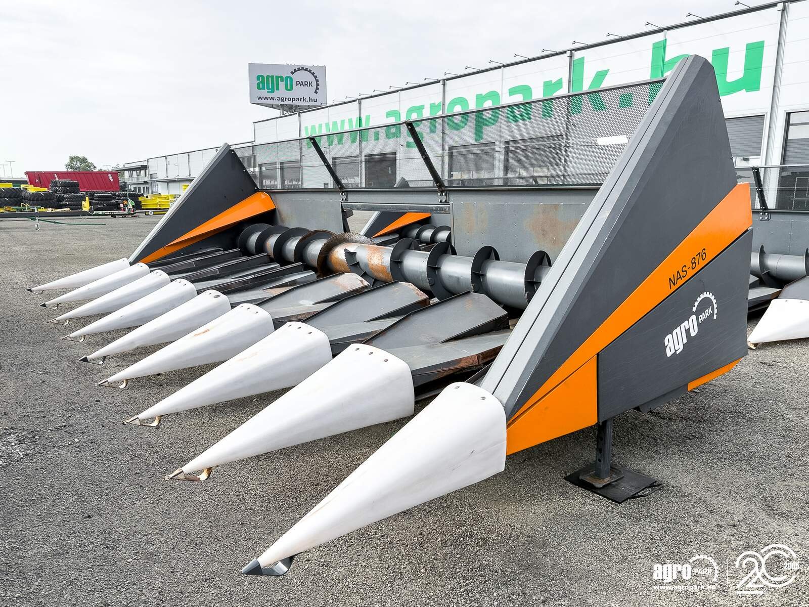 Sonnenblumenschneidwerk za tip NAS 876 8 rows, 75 cm row spacing, for New Holland combines, Gebrauchtmaschine u Csengele (Slika 1)