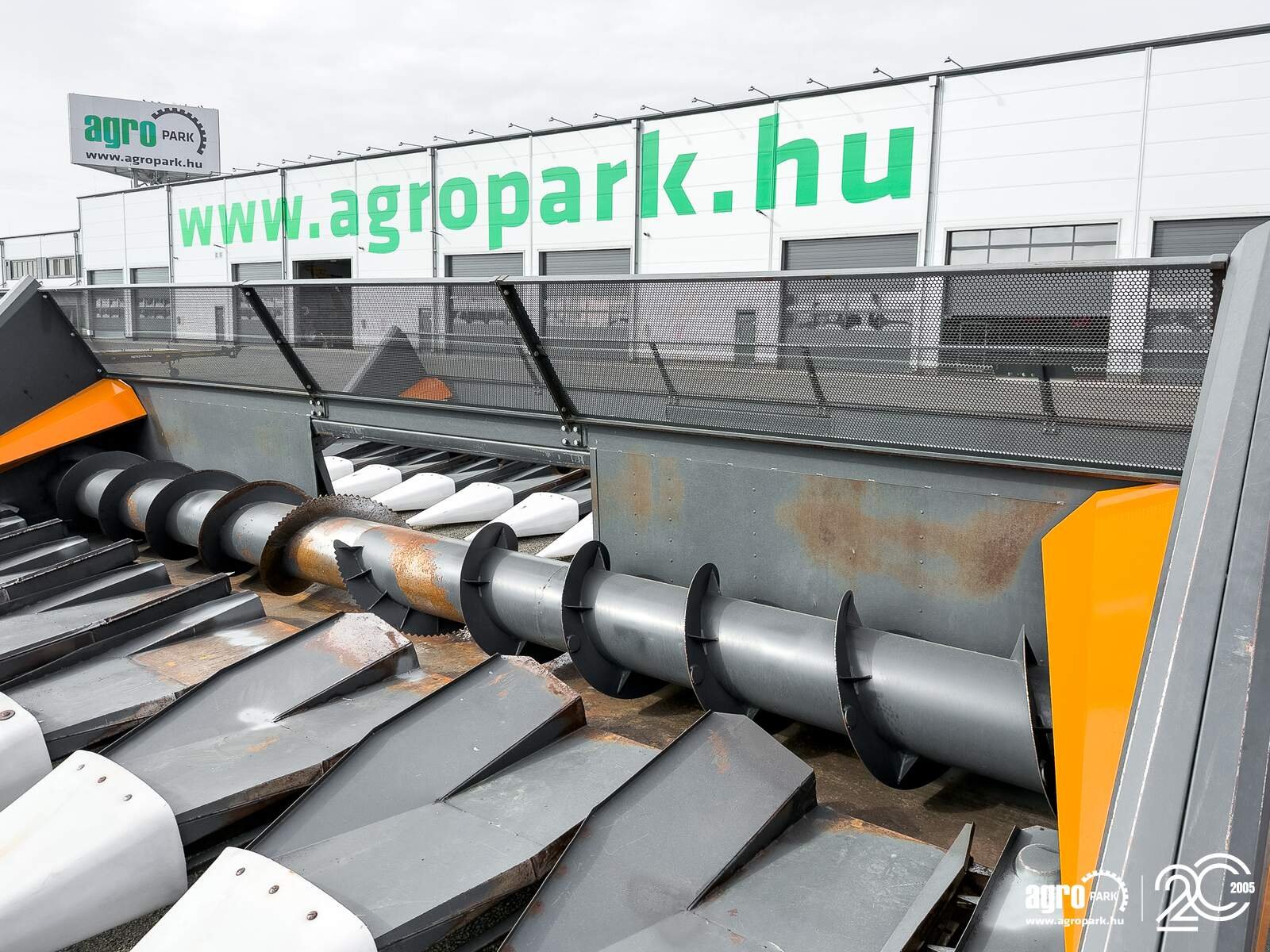 Sonnenblumenschneidwerk za tip NAS 876 8 rows, 75 cm row spacing, for New Holland combines, Gebrauchtmaschine u Csengele (Slika 18)