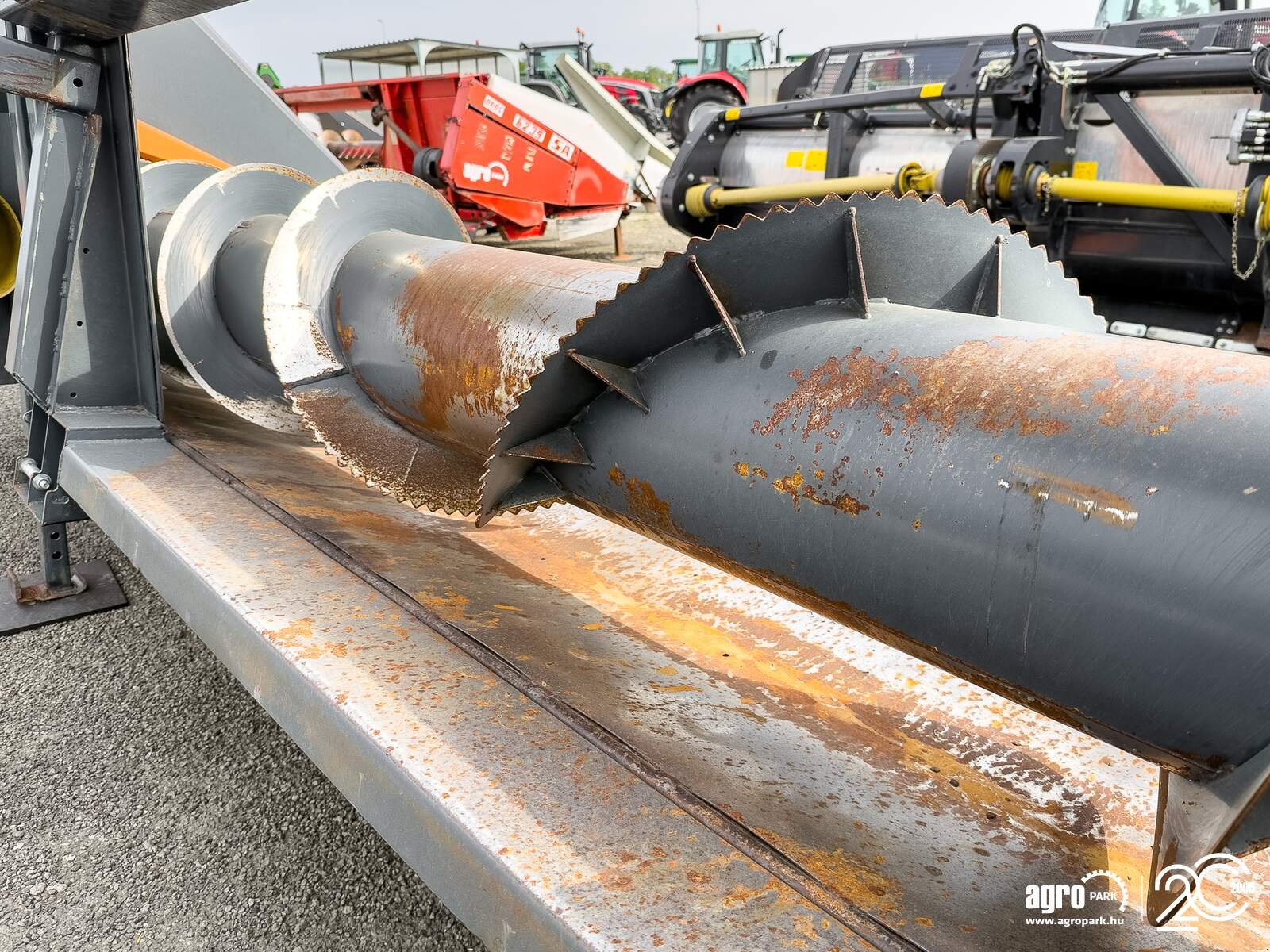 Sonnenblumenschneidwerk za tip NAS 876 8 rows, 75 cm row spacing, for New Holland combines, Gebrauchtmaschine u Csengele (Slika 24)