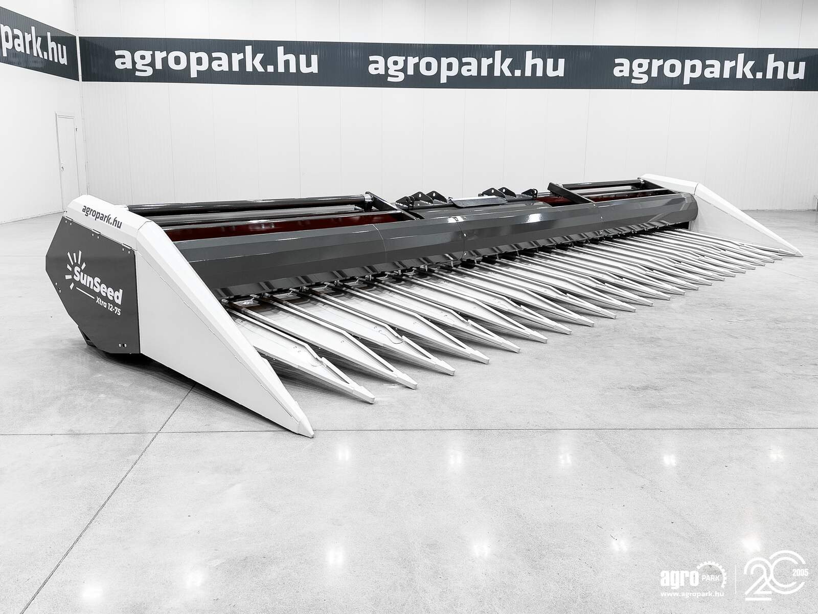 Sonnenblumenschneidwerk van het type SunSeed Xtra 12-75 UNUSED 9 m, 12 row (75 cm), row independent sunflower header (AGCO), Gebrauchtmaschine in Csengele (Foto 2)