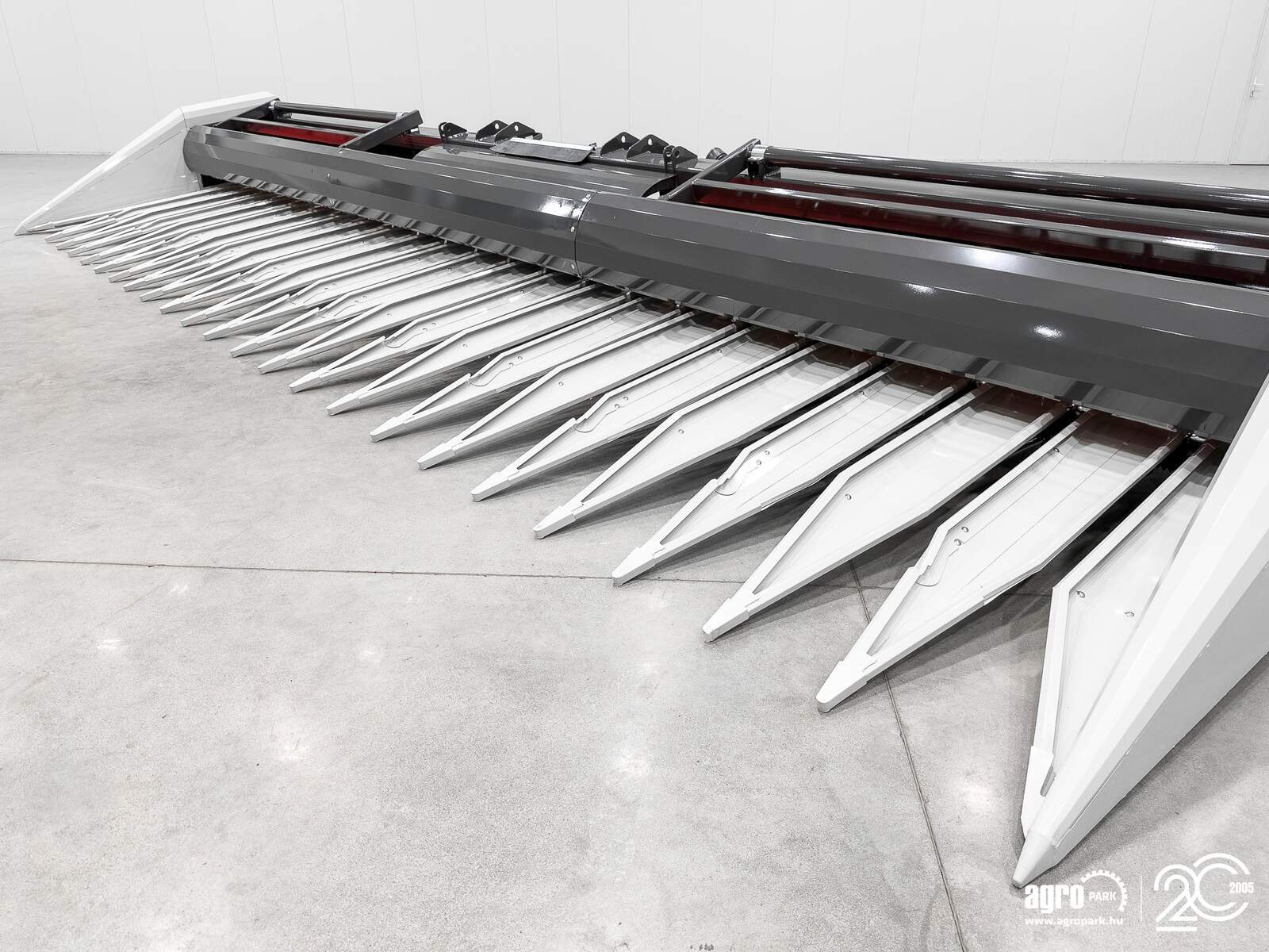 Sonnenblumenschneidwerk от тип SunSeed Xtra 12-75 UNUSED 9 m, 12 row (75 cm), row independent sunflower header (AGCO), Gebrauchtmaschine в Csengele (Снимка 10)