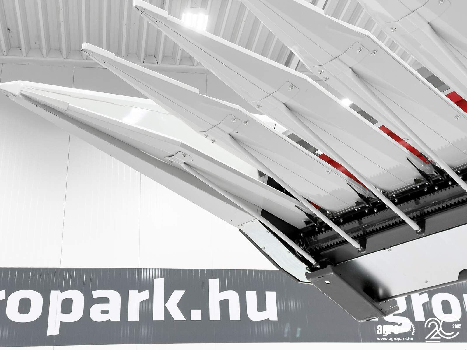 Sonnenblumenschneidwerk del tipo SunSeed Xtra 12-75, Gebrauchtmaschine en Csengele (Imagen 15)