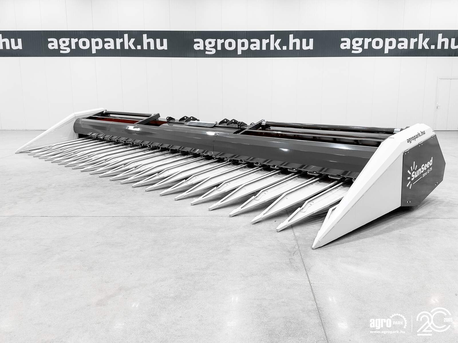 Sonnenblumenschneidwerk van het type SunSeed Xtra 16-75 UNUSED 12 m, 16 row (75 cm), row independent sunflower header (AGCO), Gebrauchtmaschine in Csengele (Foto 1)