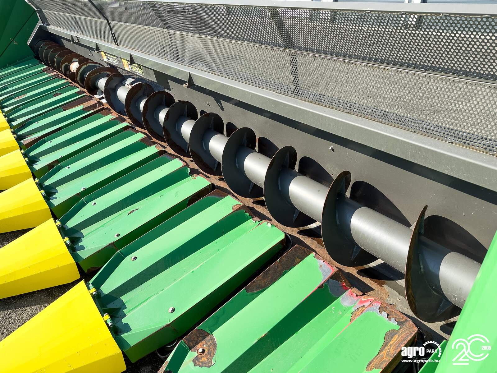 Sonnenblumenschneidwerk типа Ziegler Sunflower Champion 12R John Deere 12 row sunflower header, 75 cm row distance, for John Deere S and T combines, Gebrauchtmaschine в Csengele (Фотография 13)