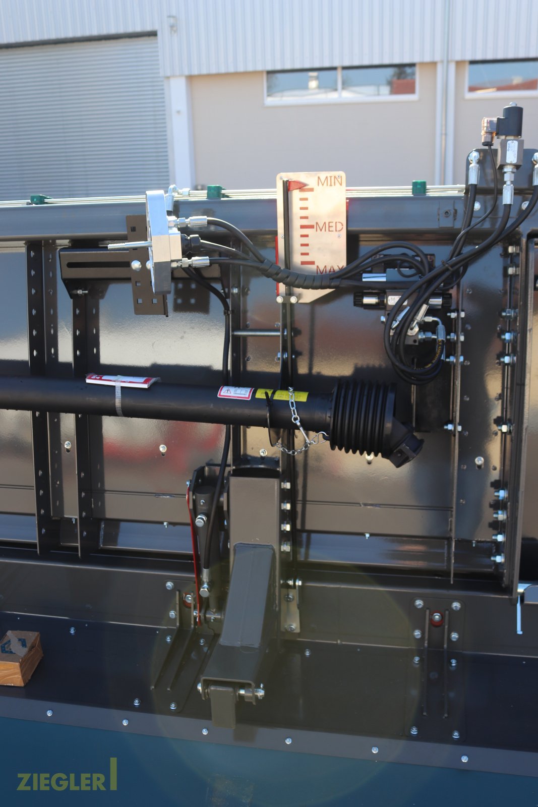 Sonnenblumenschneidwerk des Typs Ziegler Sunmaster Pro, Neumaschine in Pöttmes (Bild 12)