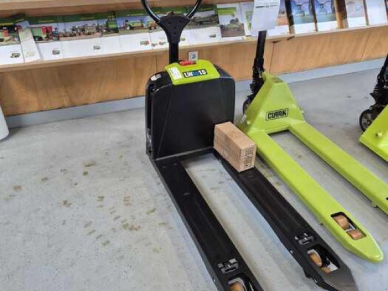 Sonstige Bagger & Lader του τύπου Clark LWIO15, Neumaschine σε Alpen