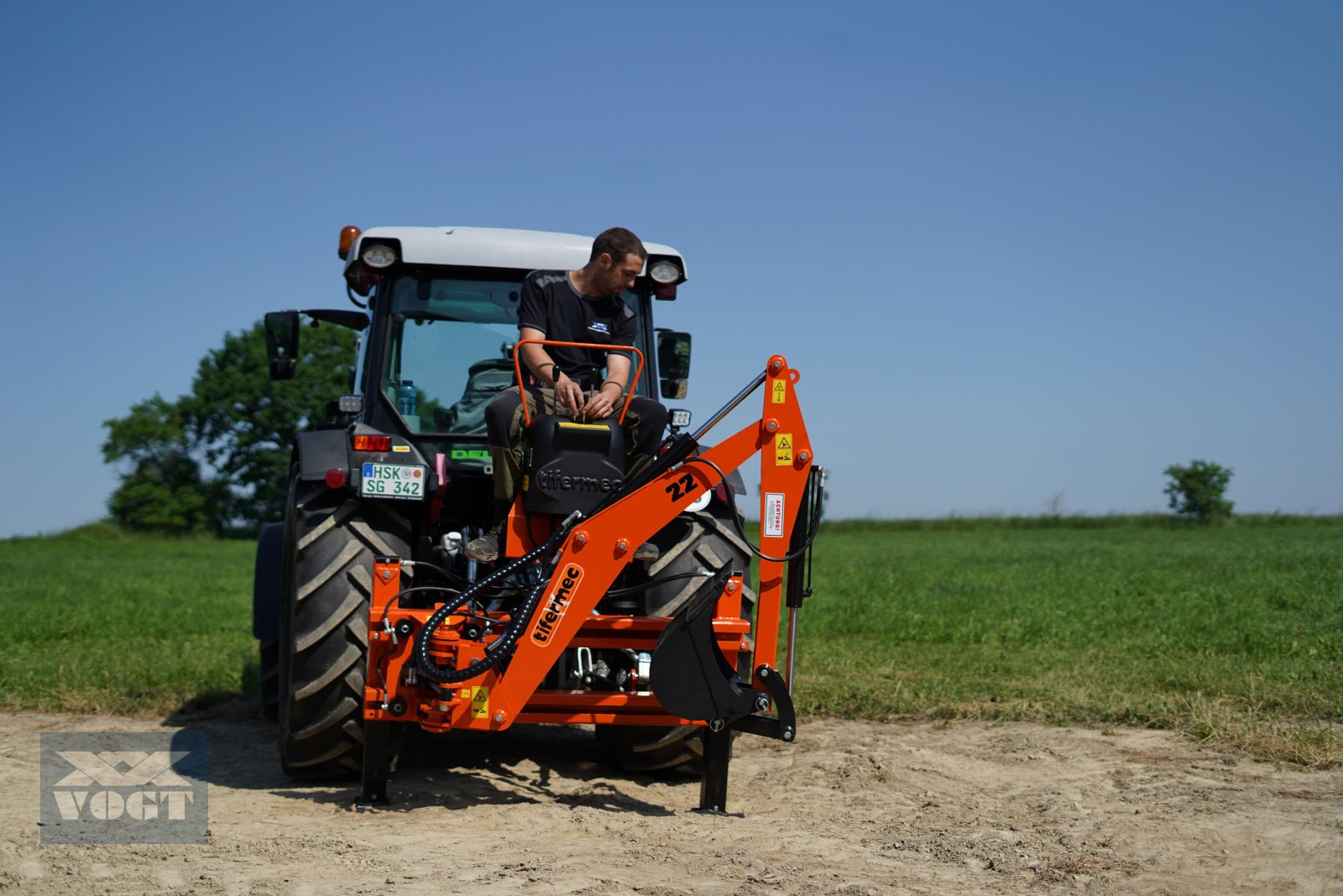 Sonstige Bagger & Lader Türe ait DIGGER L22 Heckbagger /Anbaubagger für Traktor inkl. Baggerschaufel-Aktion-, Neumaschine içinde Schmallenberg (resim 2)