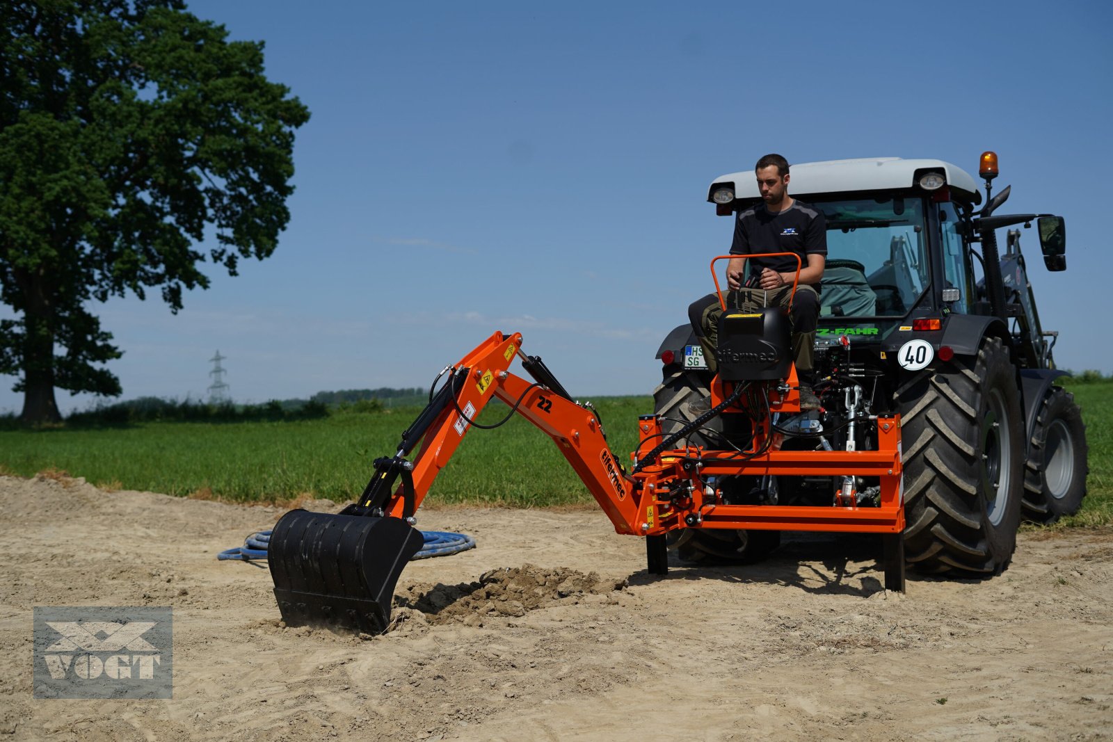 Sonstige Bagger & Lader Türe ait DIGGER L22 Heckbagger /Anbaubagger für Traktor inkl. Baggerschaufel-Aktion-, Neumaschine içinde Schmallenberg (resim 3)