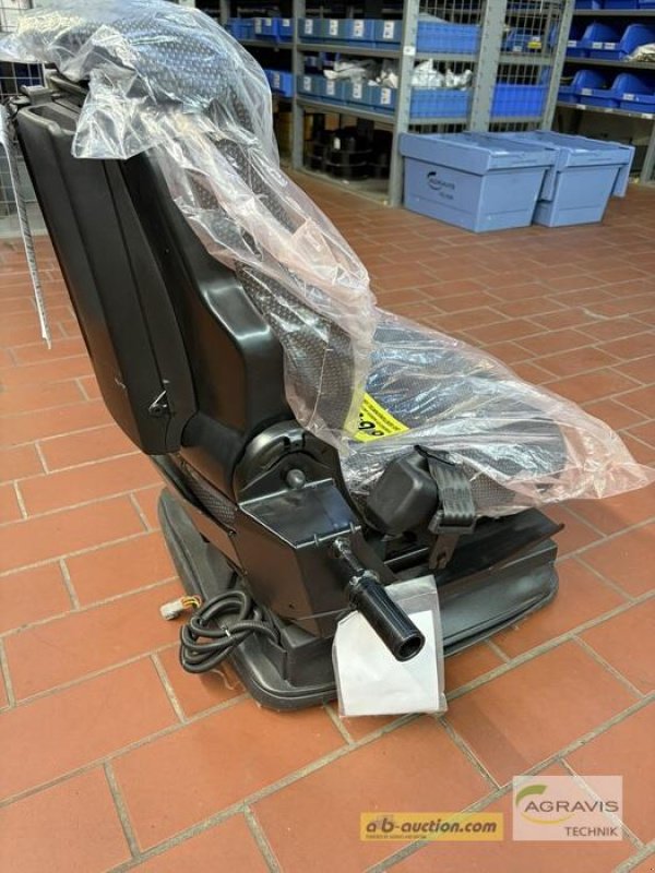 Sonstige Bagger & Lader typu Fendt FENDT FAHRERSITZ, Neumaschine v Meppen (Obrázek 4)