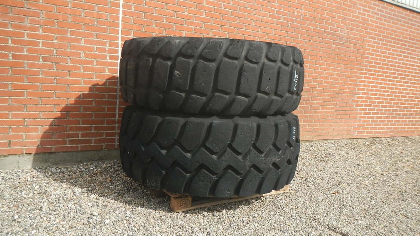 Sonstige Bagger & Lader типа Pirelli 23.5R25, Gebrauchtmaschine в Aabenraa (Фотография 2)