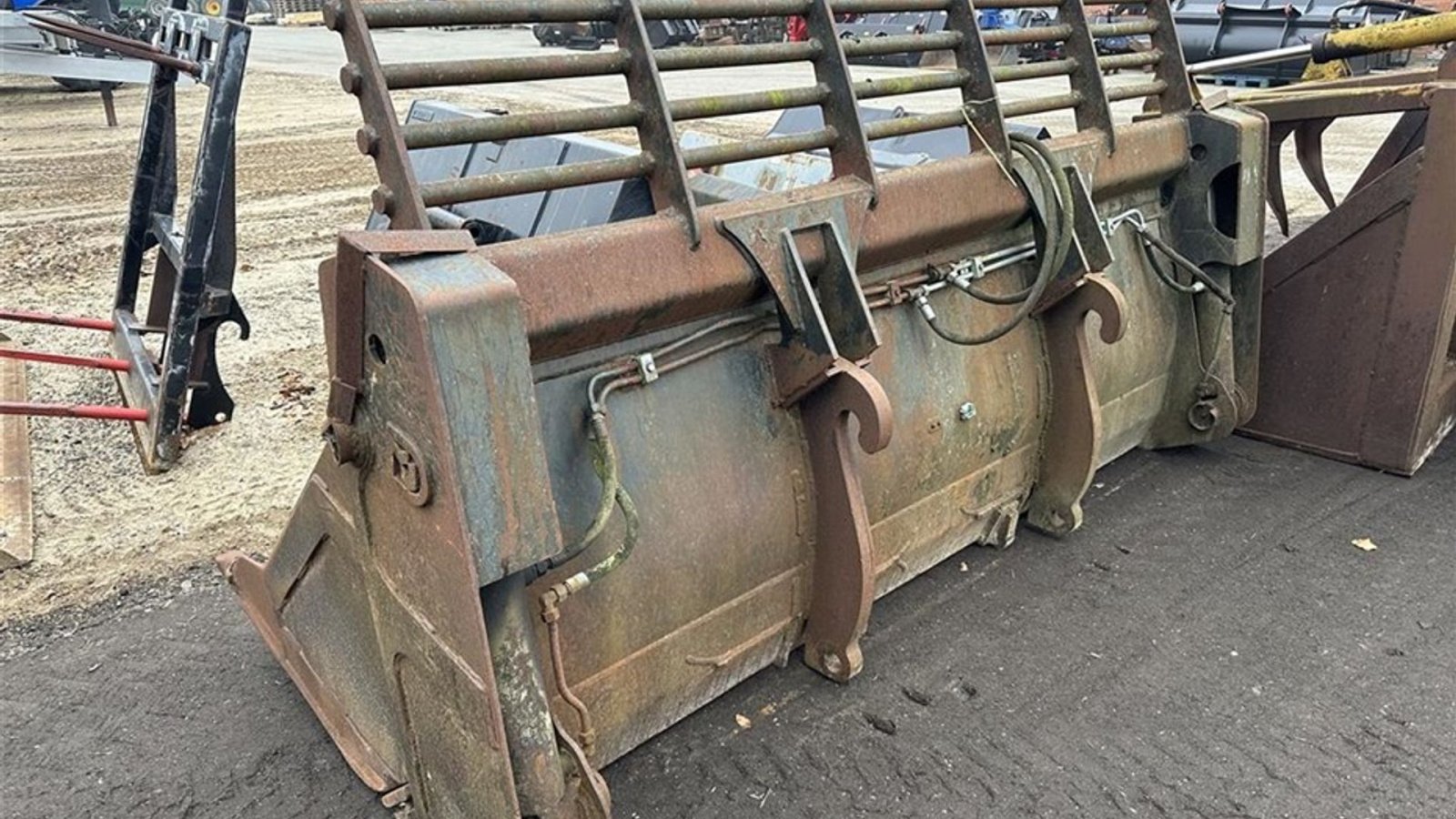 Sonstige Bagger & Lader des Typs Sonstige 300 cm. 4i1 skovl til gummiged, Gebrauchtmaschine in Gjerlev J. (Bild 2)