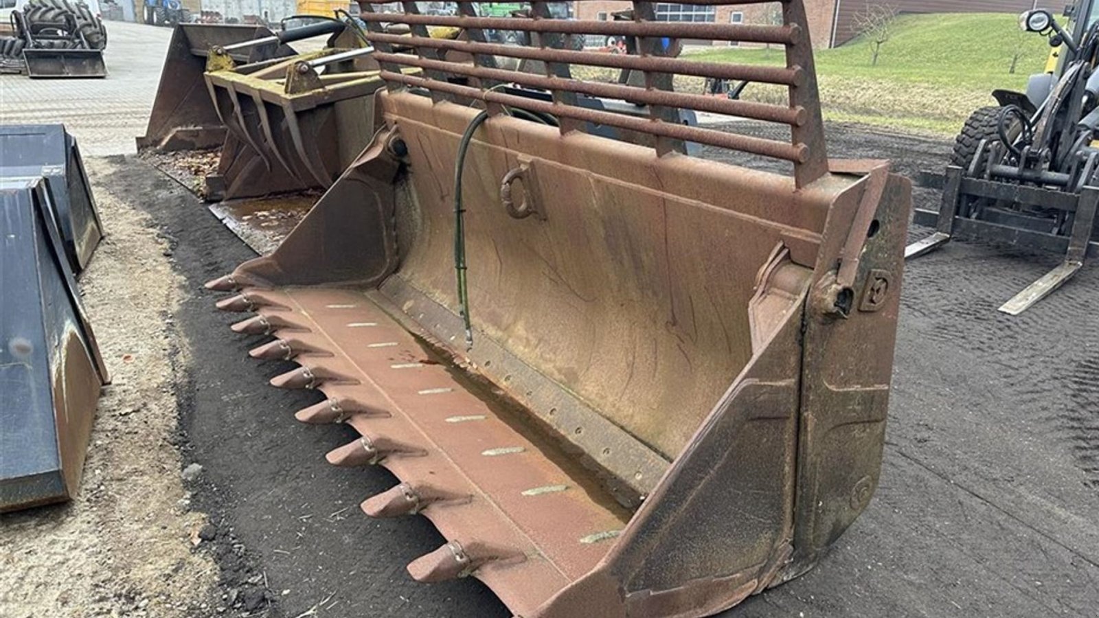 Sonstige Bagger & Lader des Typs Sonstige 300 cm. 4i1 skovl til gummiged, Gebrauchtmaschine in Gjerlev J. (Bild 1)