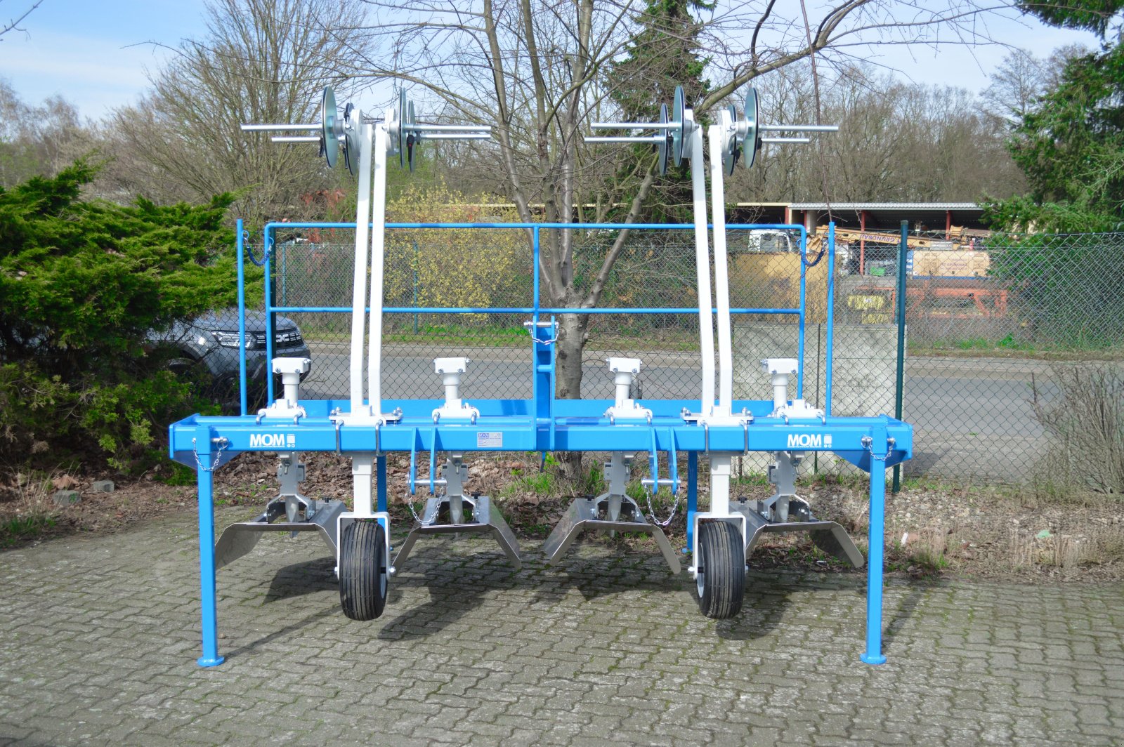 Sonstige Beregnungstechnik des Typs M.O.M. Tropfschlauch-Damm-Verlegemaschine, Neumaschine in Celle (Bild 2)