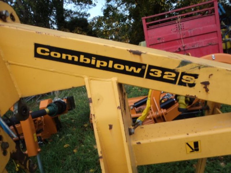 Sonstige Bodenbearbeitungsgeräte van het type Agrisem COMBIPLOW 32 S, Gebrauchtmaschine in MOULLE (Foto 2)