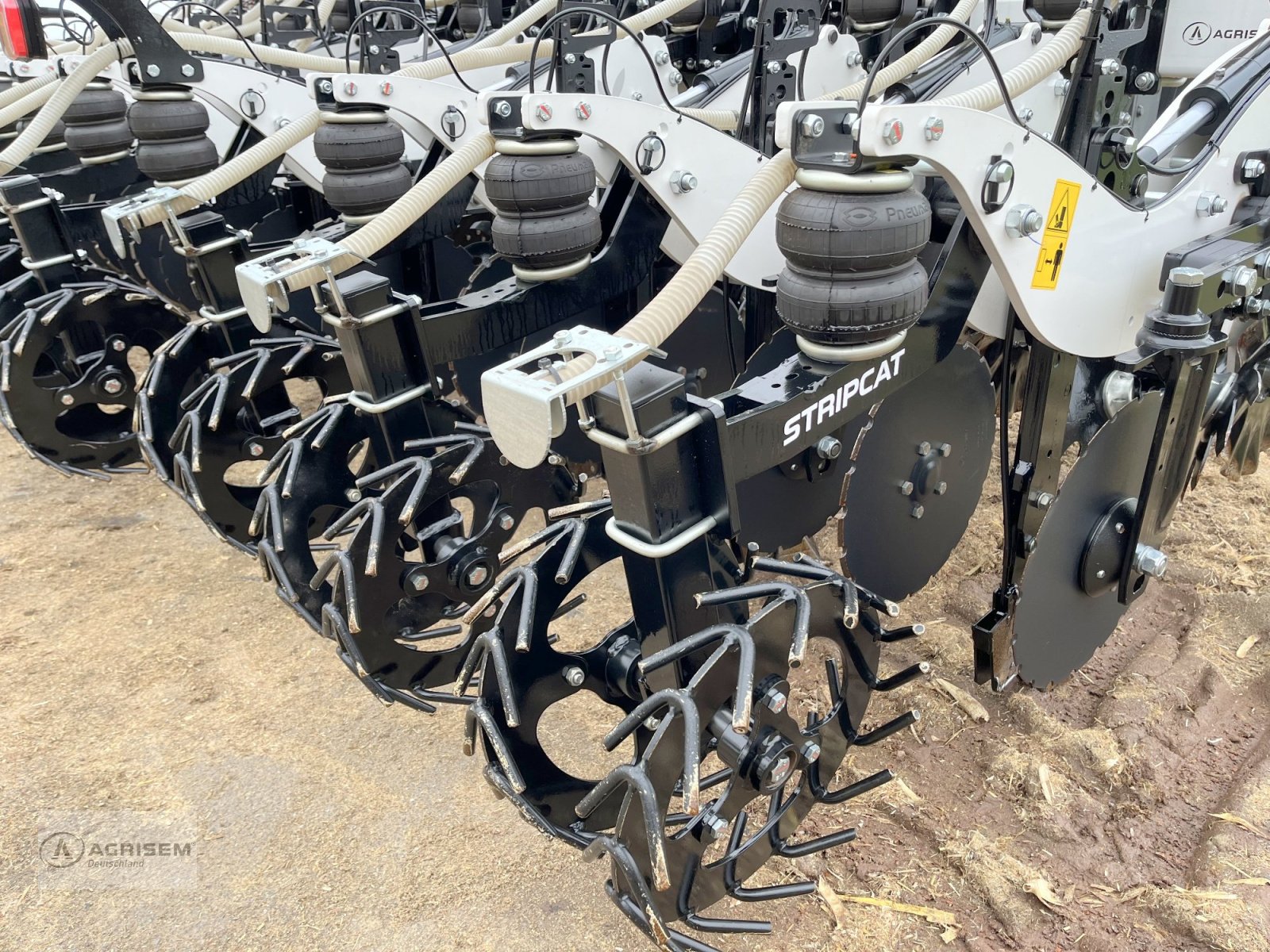 Sonstige Bodenbearbeitungsgeräte of the type Agrisem Stripcat II, Neumaschine in Römstedt (Picture 9)