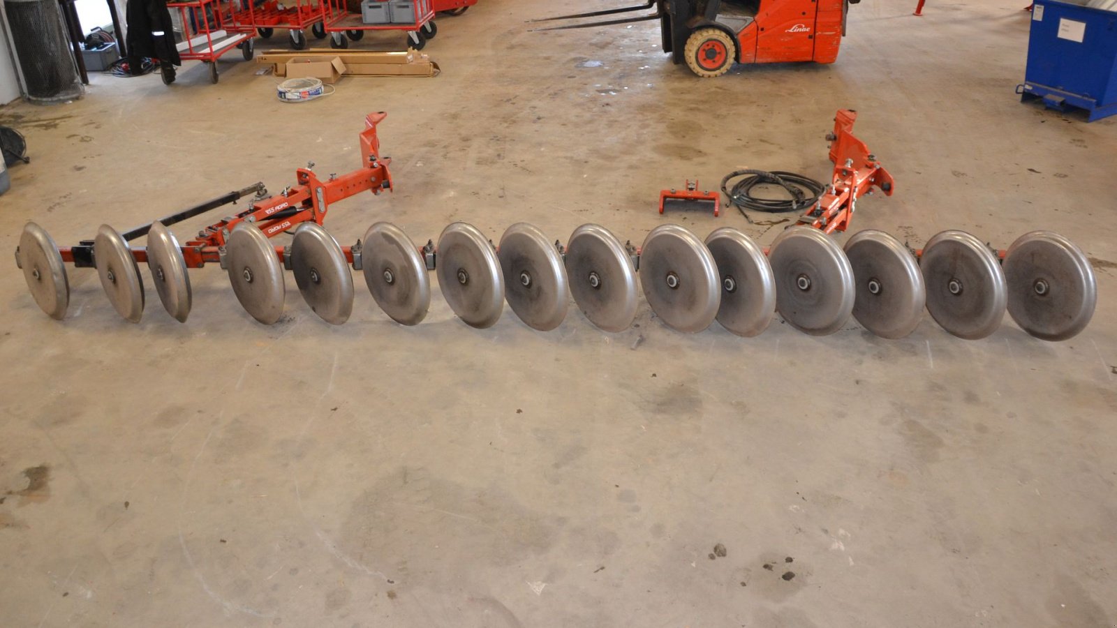 Sonstige Bodenbearbeitungsgeräte Türe ait Agro Integreret jordpakker til Kuhn Vari-Master 5 furet   passer på VM 153, Gebrauchtmaschine içinde Vils, Mors (resim 3)