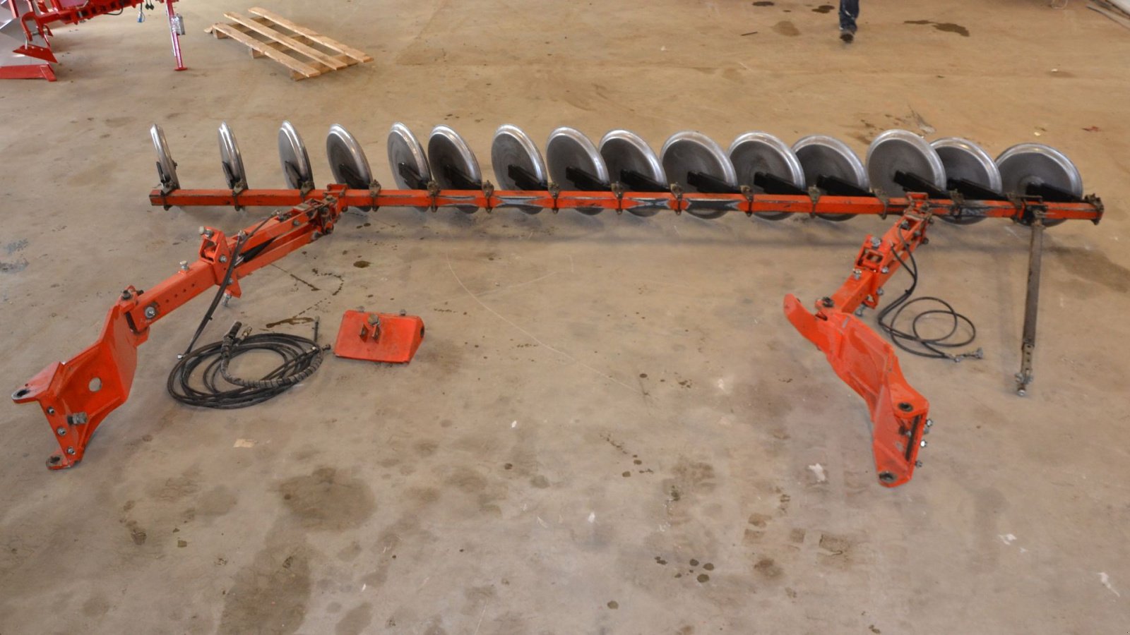 Sonstige Bodenbearbeitungsgeräte Türe ait Agro Integreret jordpakker til Kuhn Vari-Master 5 furet   passer på VM 153, Gebrauchtmaschine içinde Vils, Mors (resim 5)