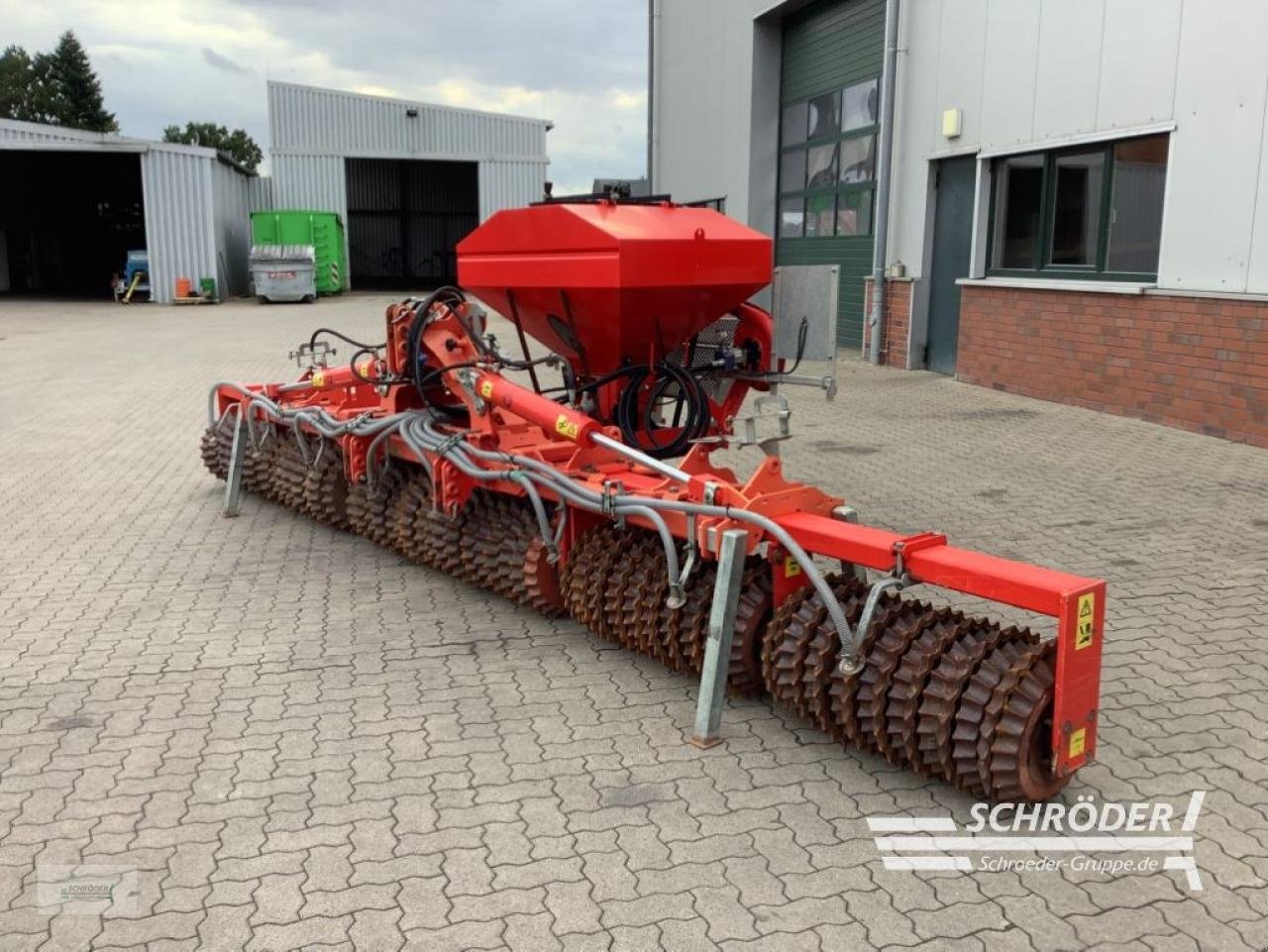 Sonstige Bodenbearbeitungsgeräte typu Güttler MATADOR 610-180 + PNEUMATIKSTREUER EPS 5, Gebrauchtmaschine v Wildeshausen (Obrázek 2)
